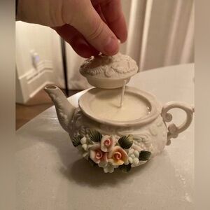 Unique teapot candle
